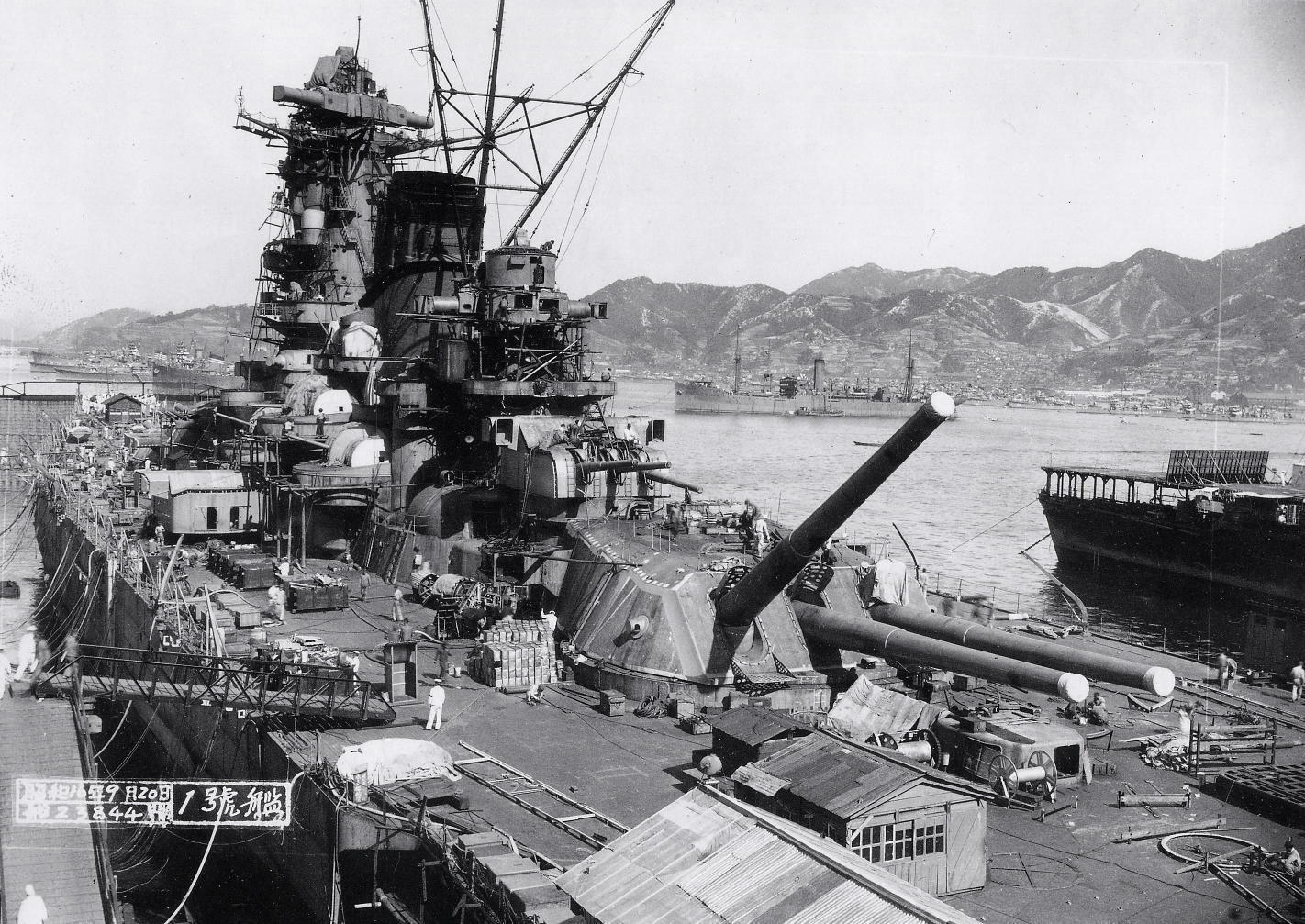 Japanese_battleship_Yamato_fitting_out_at_the_Kure_Naval_Base,_Japan,_20_September_1941_(NH_63433).jpg