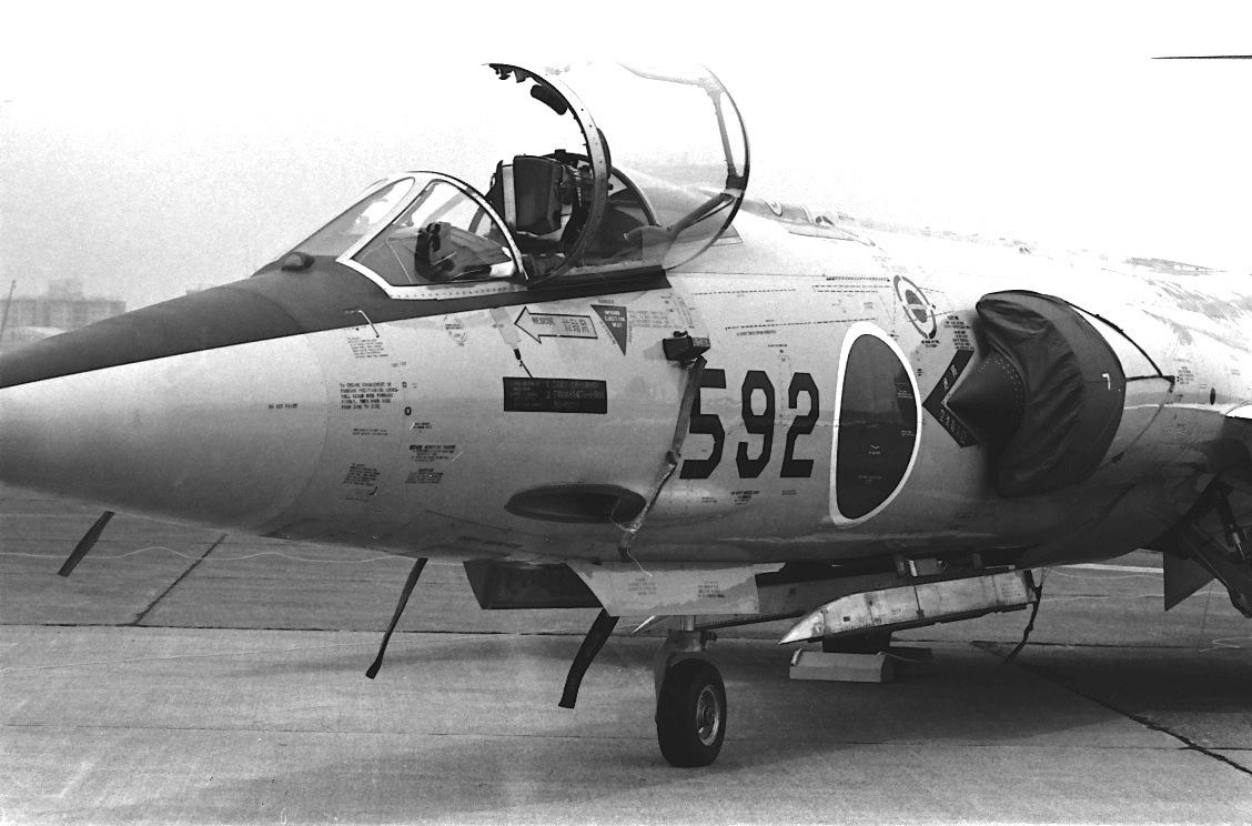 f104-2.jpg